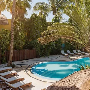 **** Hotel El Pueblito México