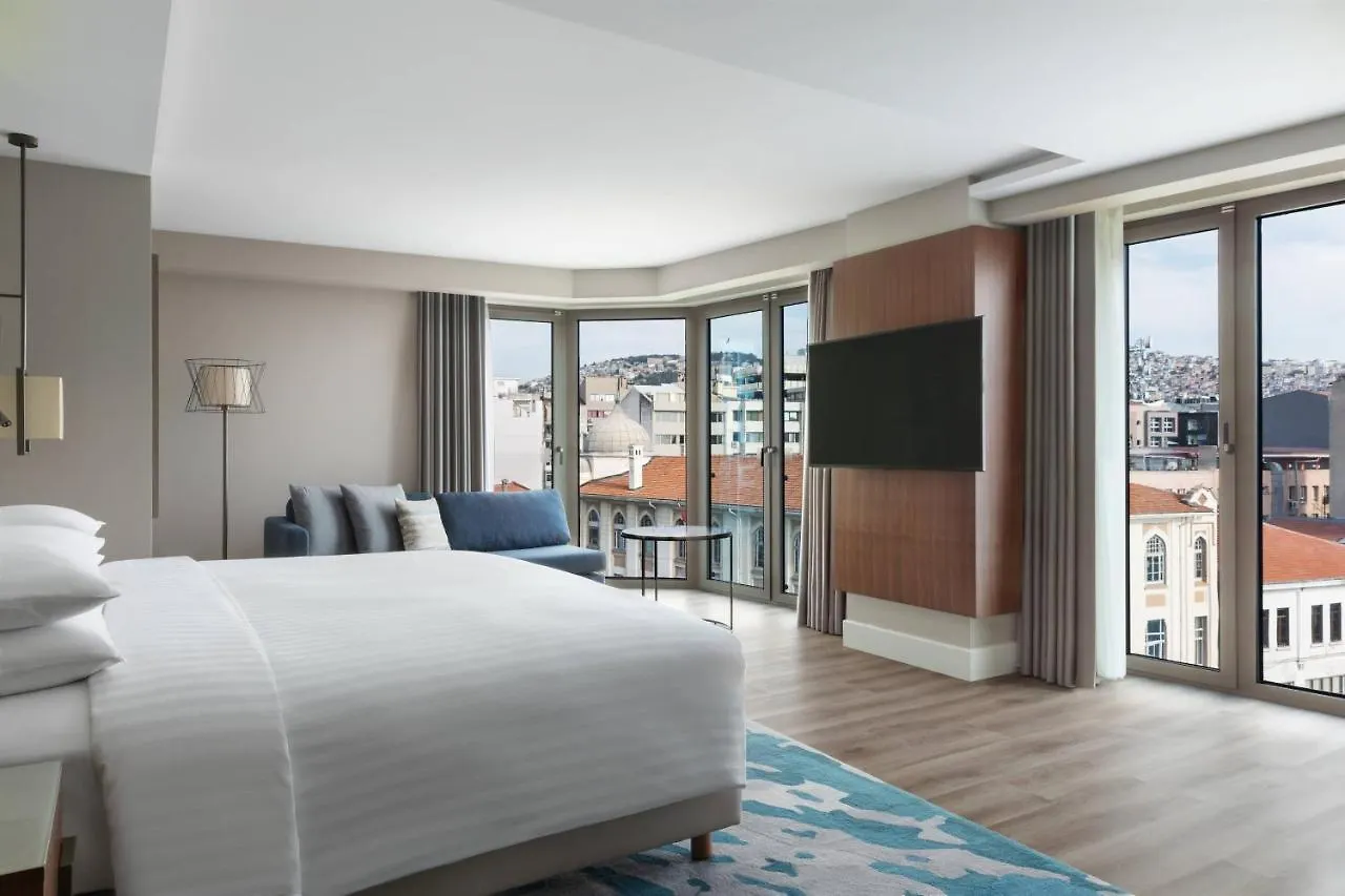 Izmir Marriott Hotel 5*,