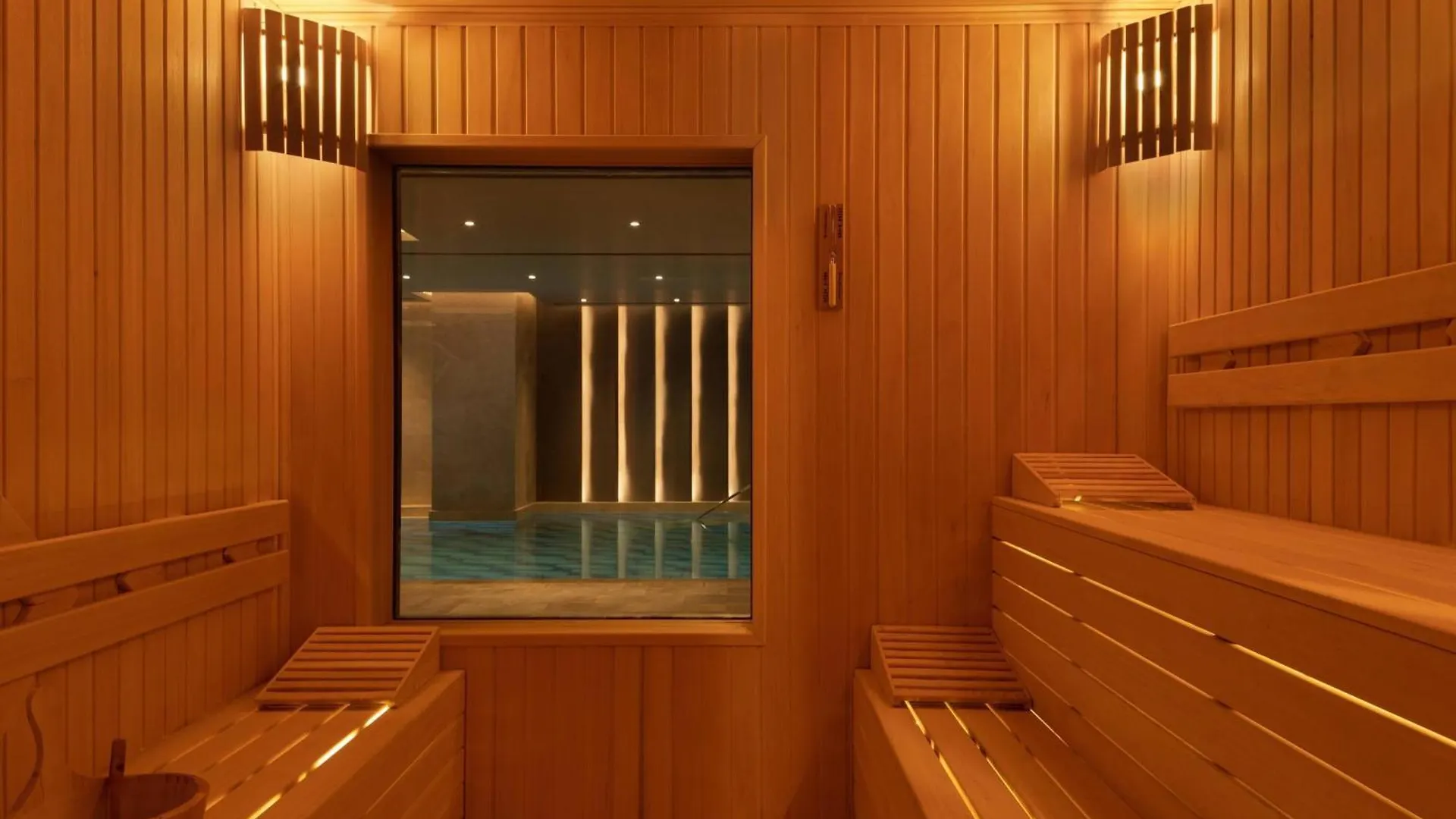 Izmir Marriott Hotel 5*,